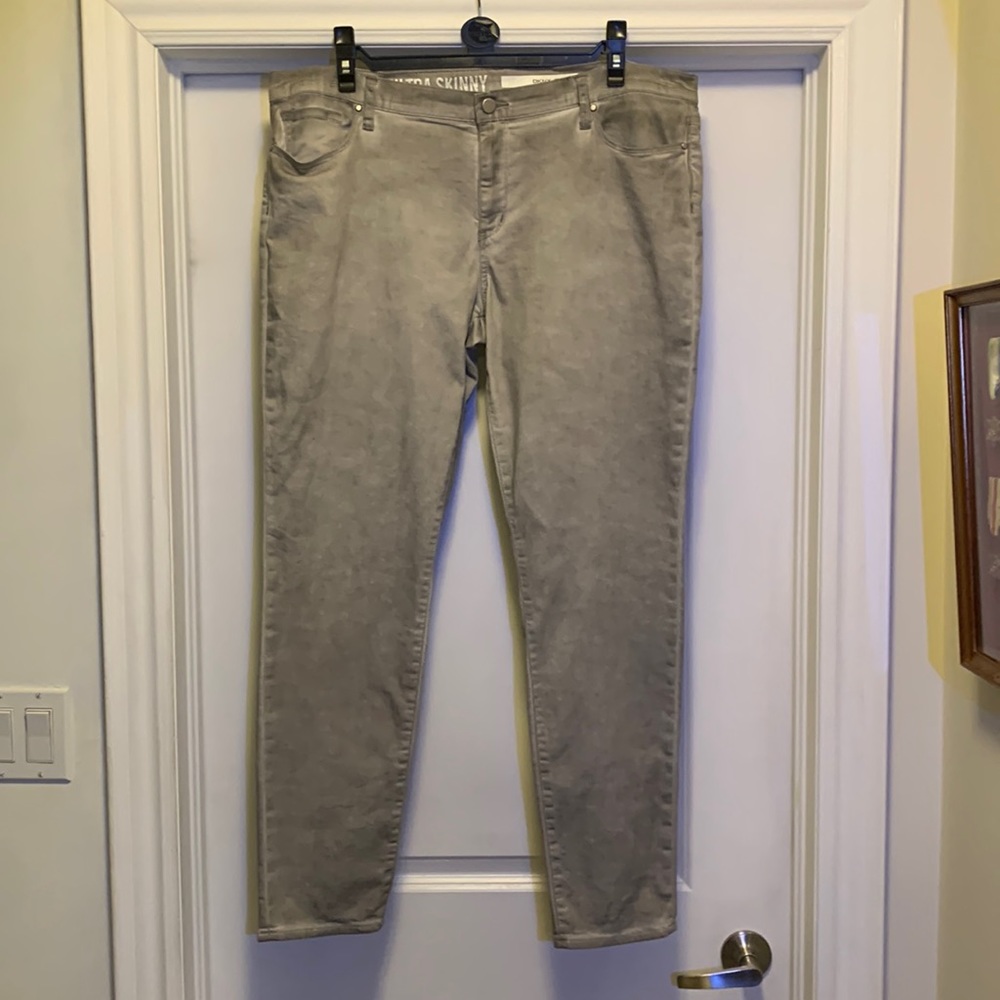 DKNY barely worn light gray antique finish skinny pants